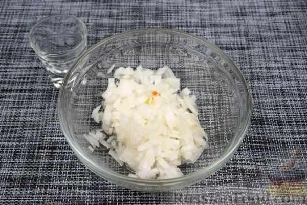 Салат с сельдью, овощами и сыром