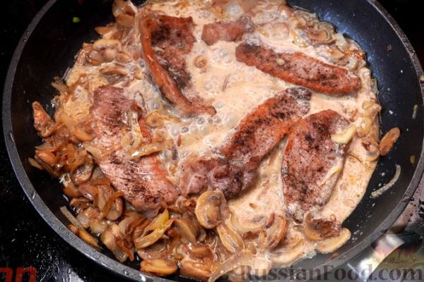 Свинина с грибами в коньячно-сливочном соусе