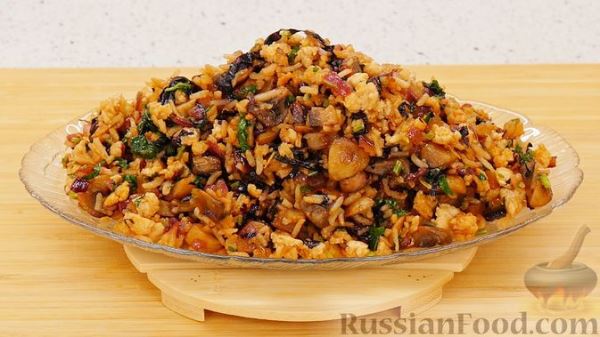 Азиатский рис с грибами и куриным фаршем