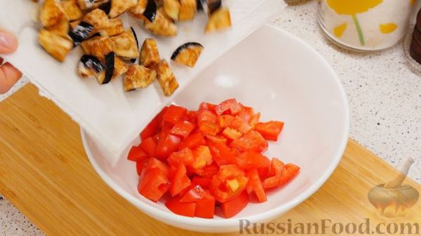 Салат с хрустящими баклажанами и помидорами