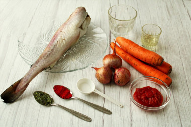 Минтай в духовке с луком и морковью