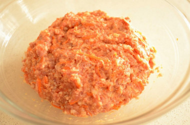 Тефтели в сметанно томатном соусе на сковороде